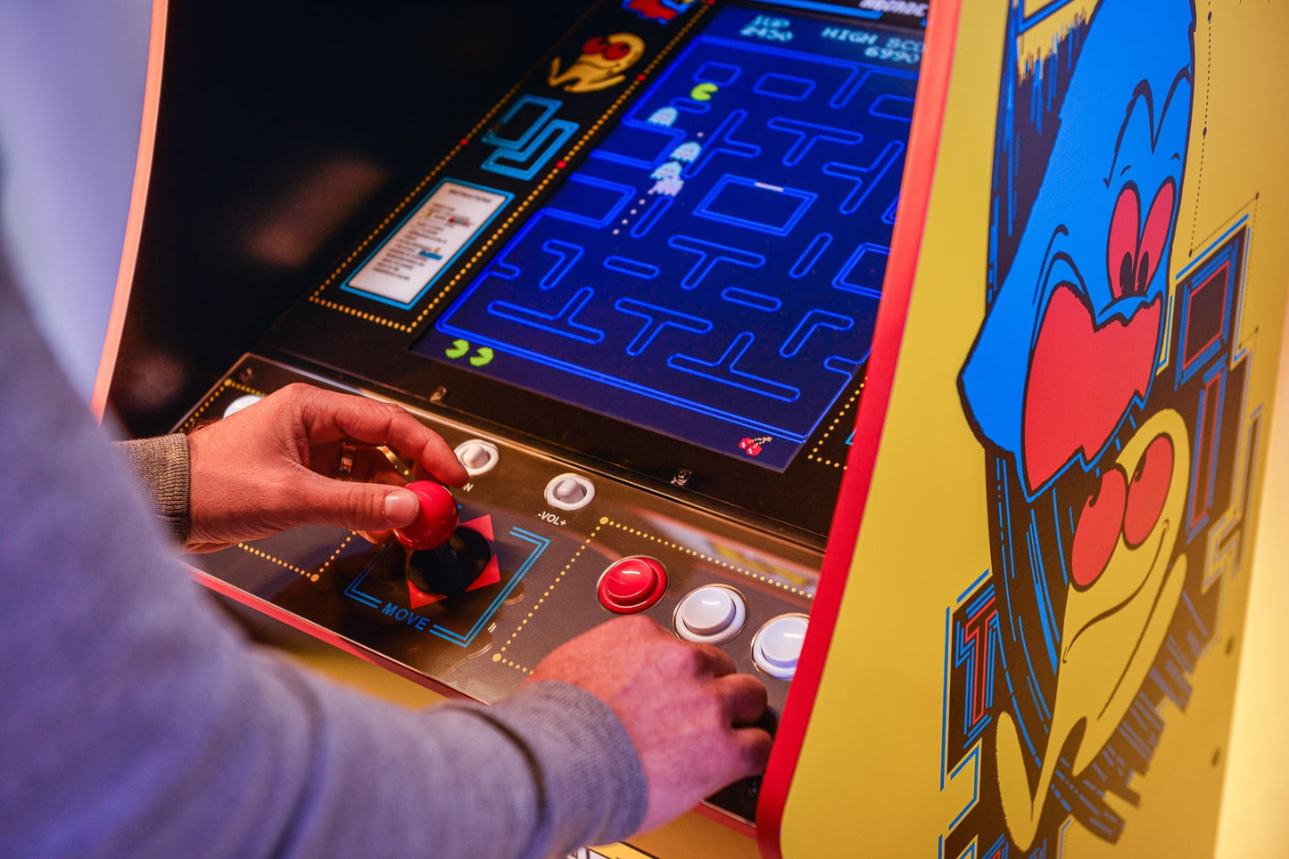 PAC-MAN Deluxe Arcade Game